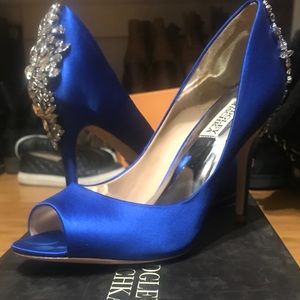 badgley mischka cobalt peep-toe pump